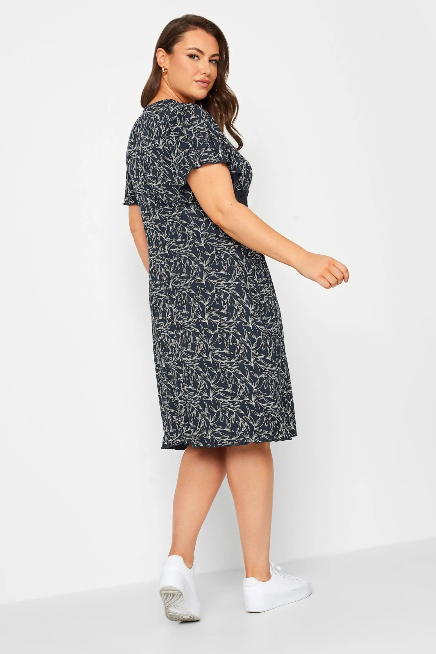 YOURS Curve Navy Blue Leaf Print Lace Detail Dress 2 YOURS Curve Navy Blue Leaf Print Lace Detail Dress - Image 2