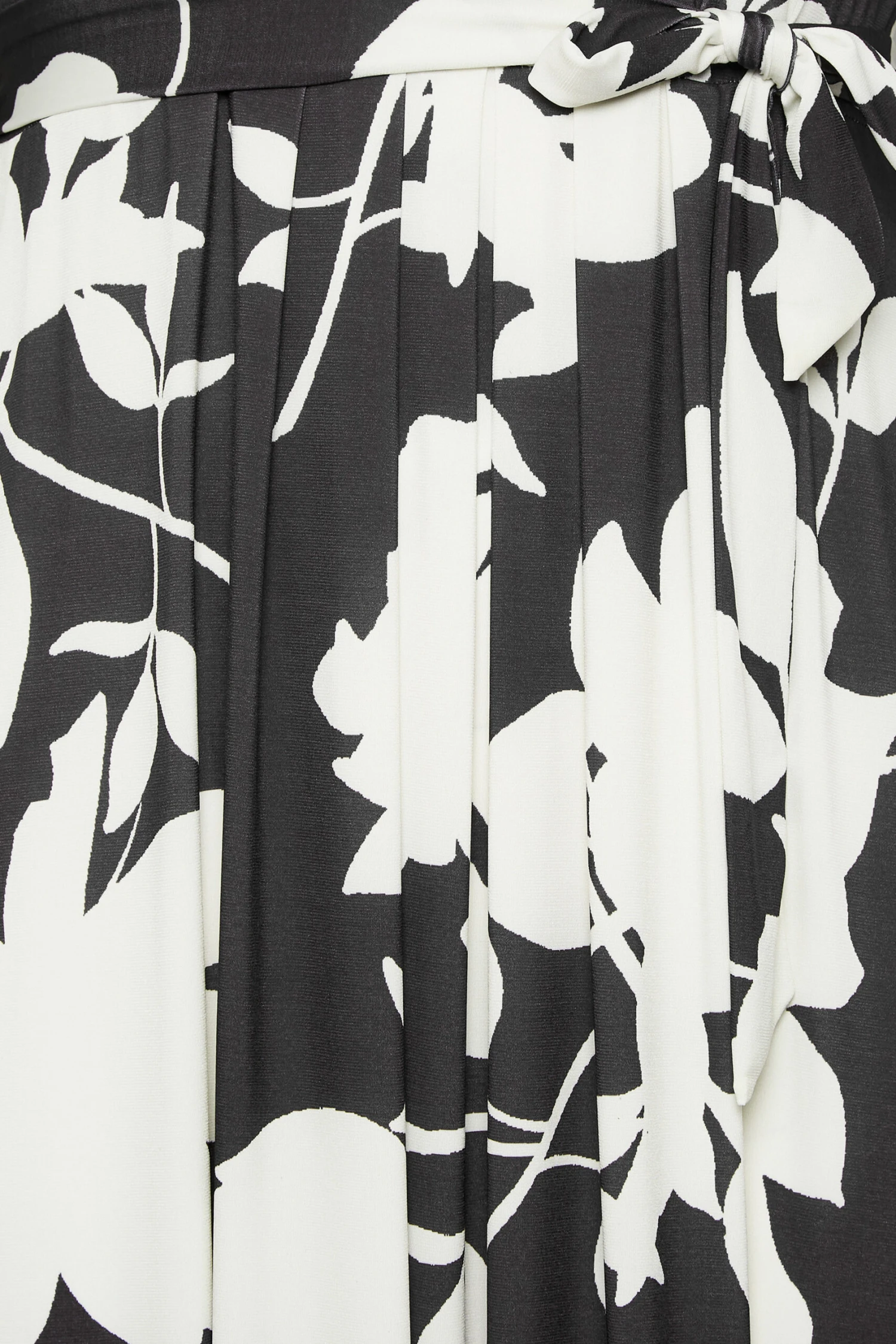 YOURS Curve Black Floral Midaxi Wrap Dress 4 YOURS Curve Black Floral Midaxi Wrap Dress - Image 4