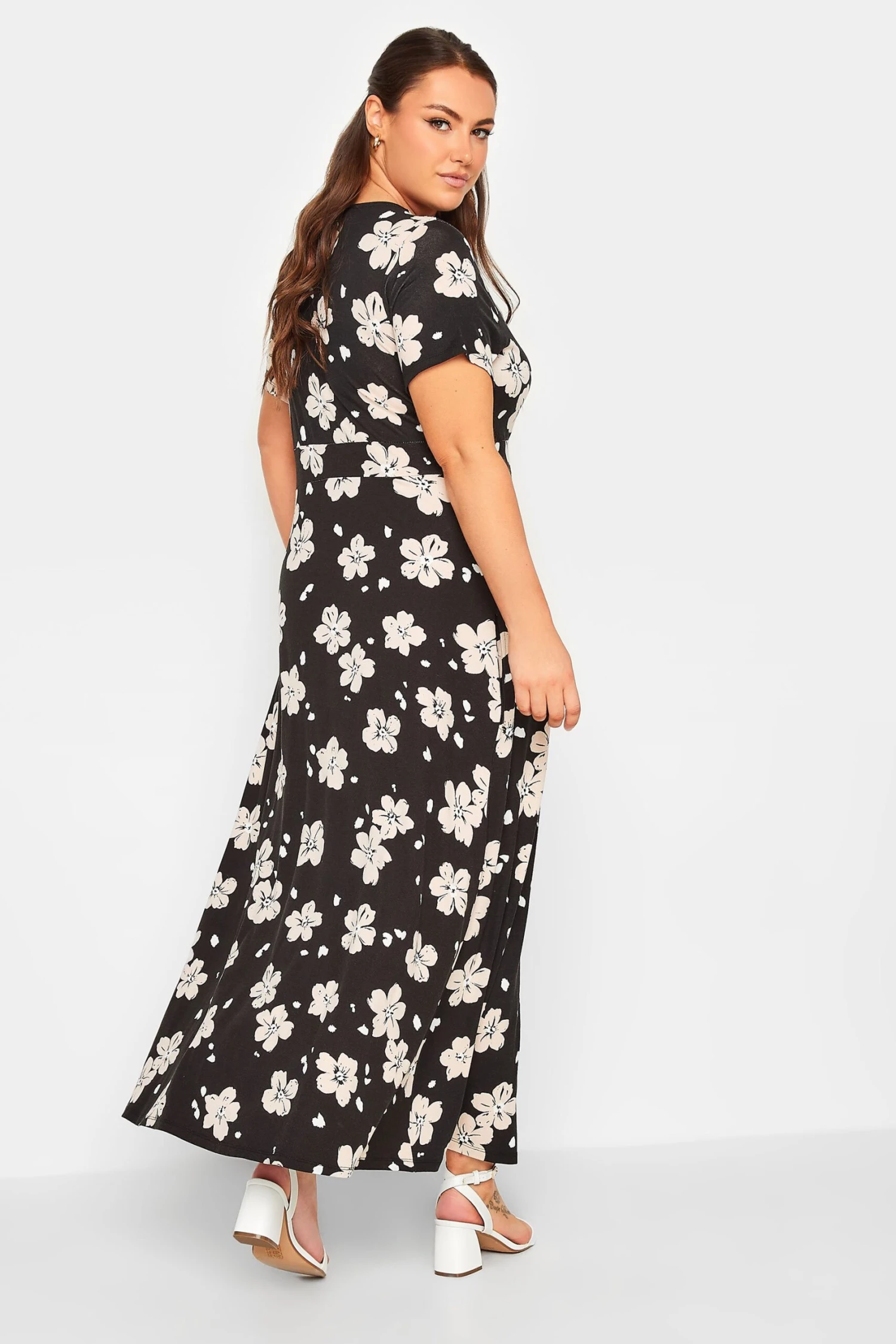 YOURS Curve Black Floral Print V-Neck Midaxi Dress 2 YOURS Curve Black Floral Print V-Neck Midaxi Dress - Image 2