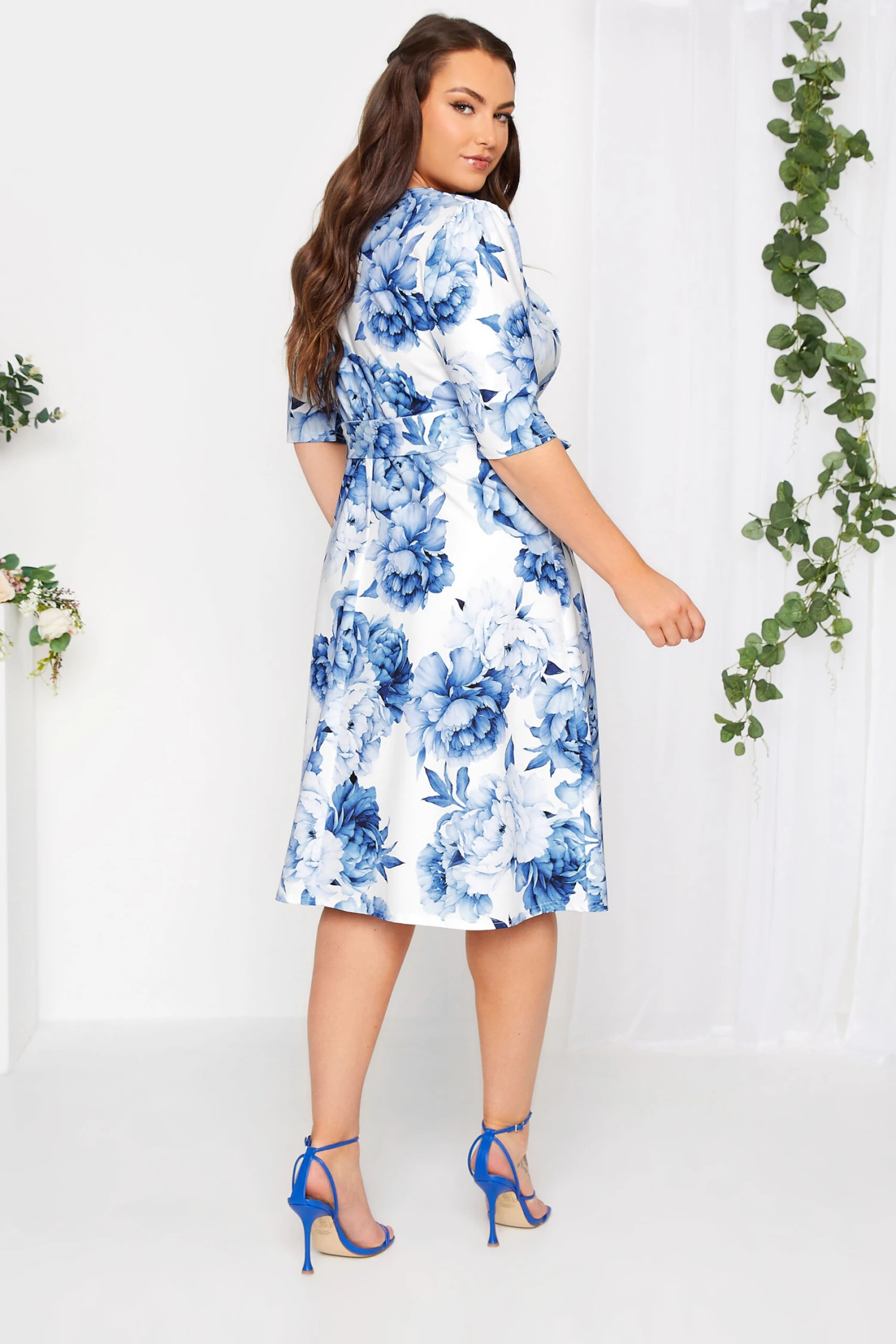 YOURS LONDON Curve White & Blue Notch Neck Floral Dress 2 YOURS LONDON Curve White & Blue Notch Neck Floral Dress - Image 2