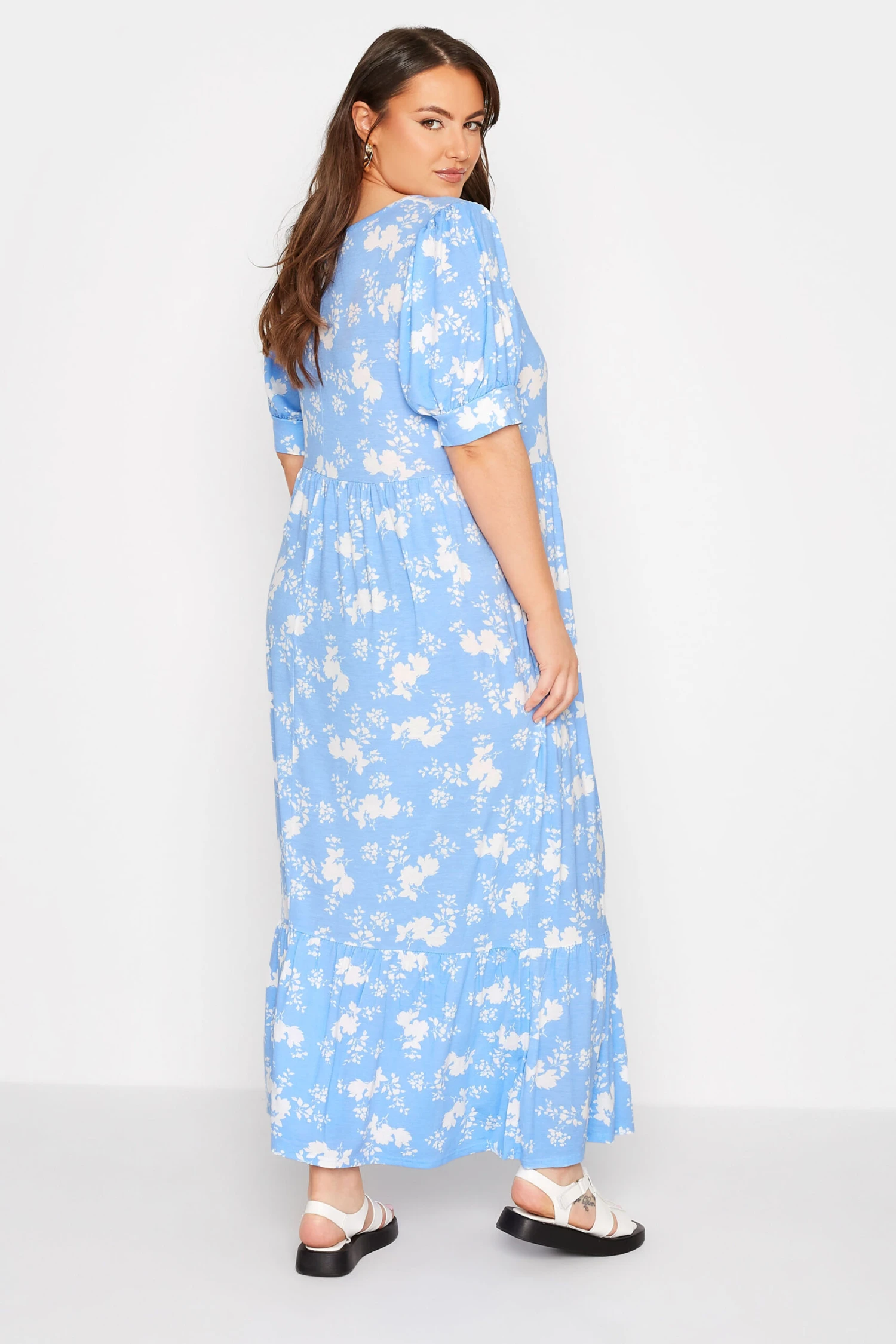 YOURS Curve Blue Floral V-Neck Maxi Dress 2 YOURS Curve Blue Floral V-Neck Maxi Dress - Image 2