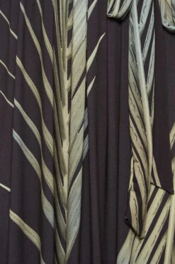 YOURS Curve Leaf Print Wrap Dress 9 YOURS Curve Leaf Print Wrap Dress -Saga Dresses Shop 2c43a20f 7cc3 40 302152 Z