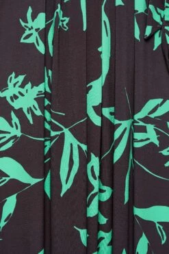 YOURS Curve Green V-Neck Floral Wrap Dress 9 YOURS Curve Green V-Neck Floral Wrap Dress -Saga Dresses Shop 34203dc5 c4b1 47 302156 Z