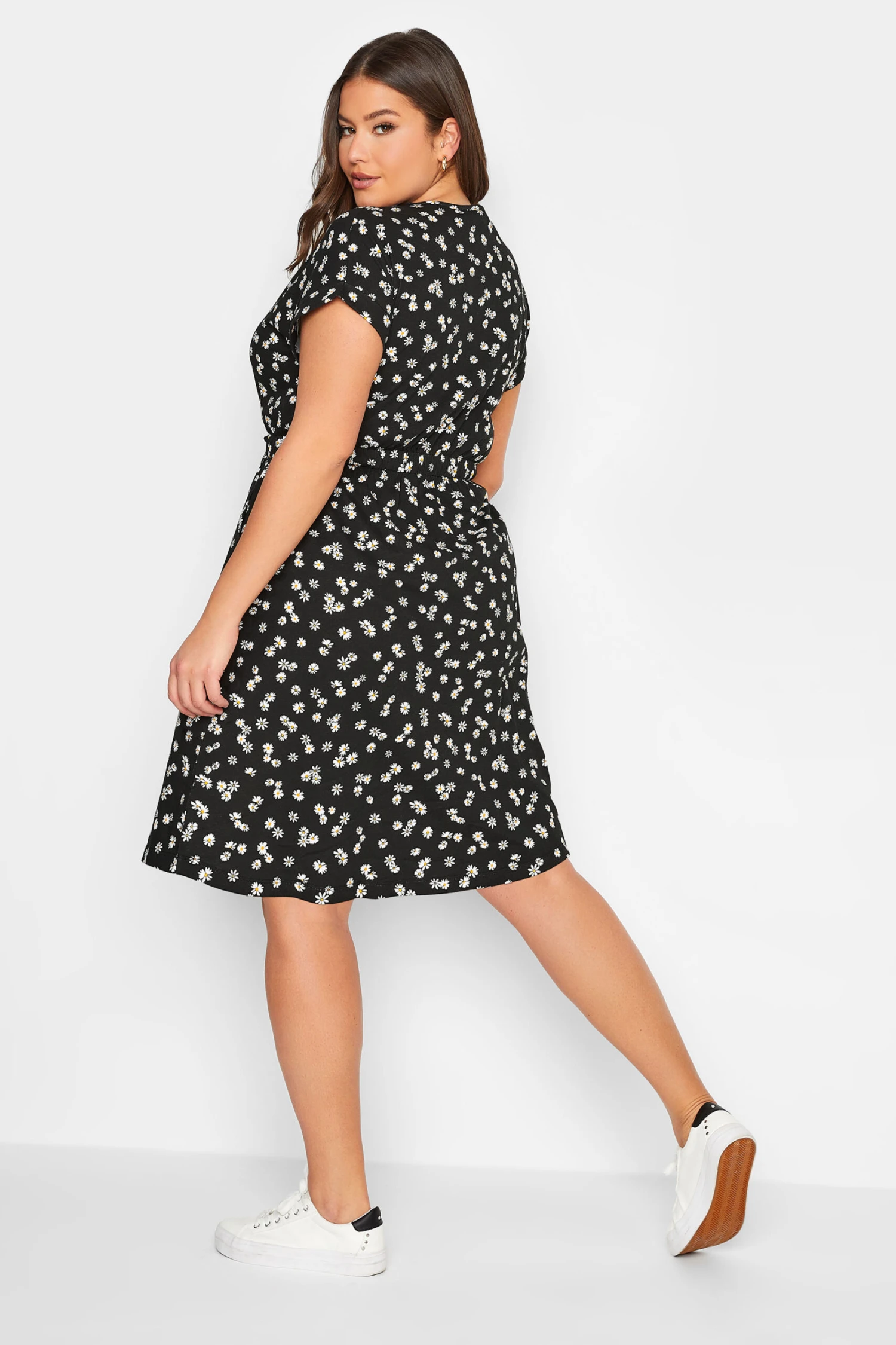 YOURS Curve Black Daisy Print Cotton T-Shirt Dress 2 YOURS Curve Black Daisy Print Cotton T-Shirt Dress - Image 2