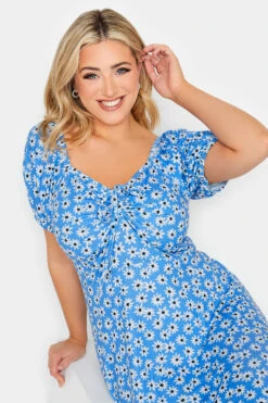 YOURS PETITE Curve Blue Daisy Print Ruched Front Dress 8 YOURS PETITE Curve Blue Daisy Print Ruched Front Dress -Saga Dresses Shop 3d57a78b f7f8 4f 174547 D