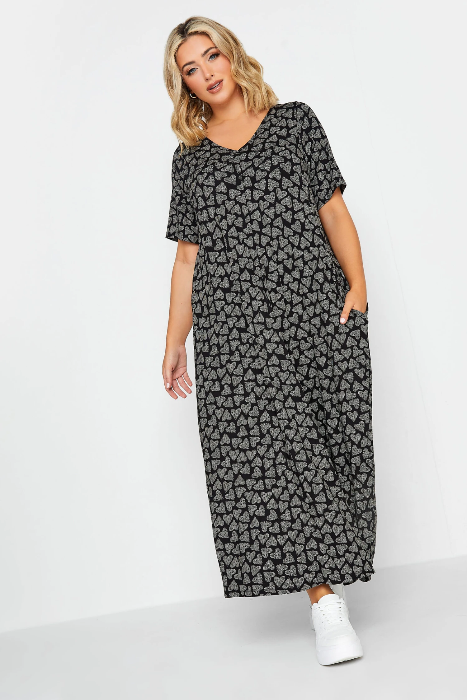 YOURS Curve Black Heart Print Maxi Dress 1 YOURS Curve Black Heart Print Maxi Dress