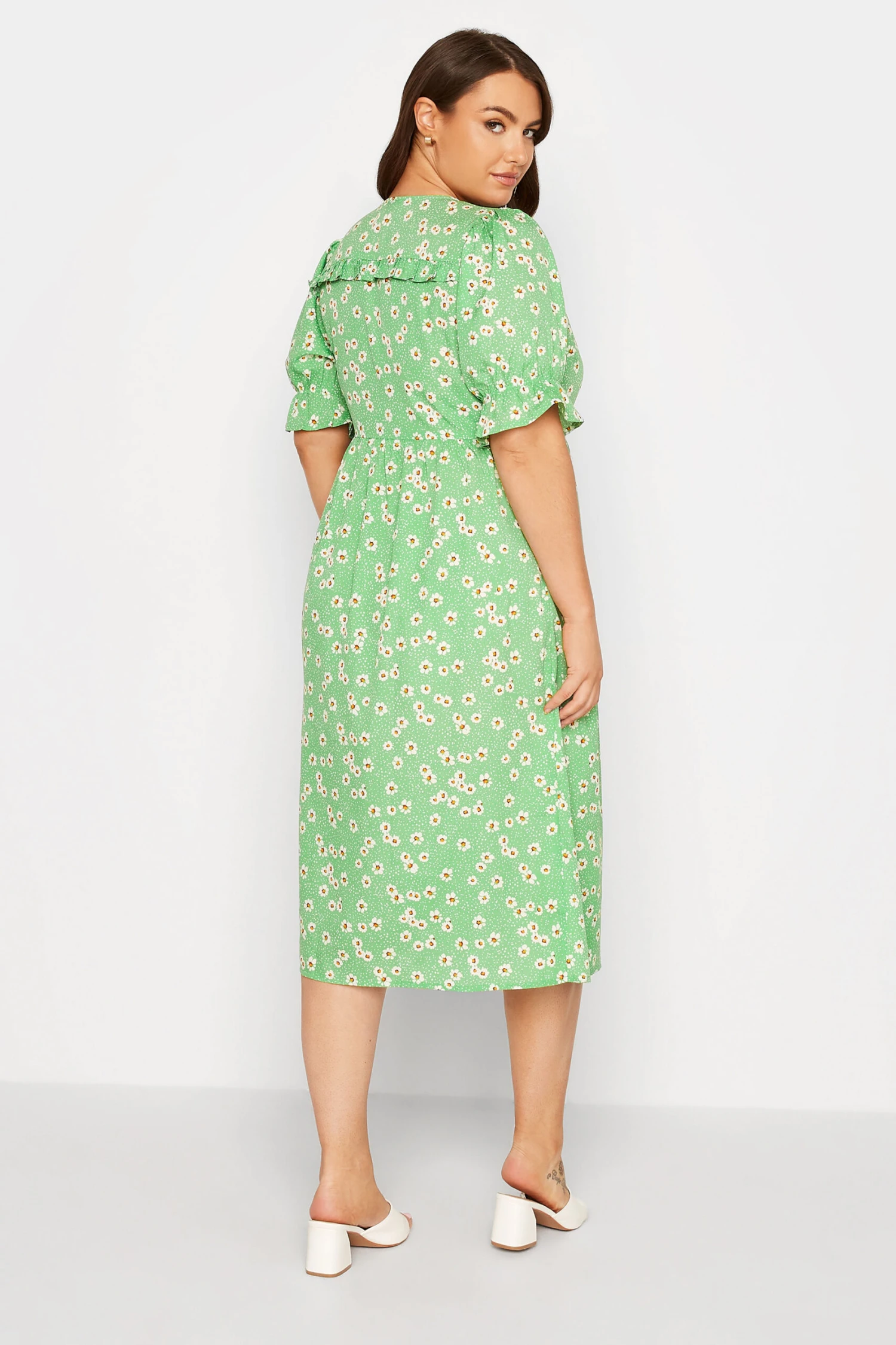 YOURS Curve Green Daisy Print Frill Sleeve Wrap Dress 2 YOURS Curve Green Daisy Print Frill Sleeve Wrap Dress - Image 2