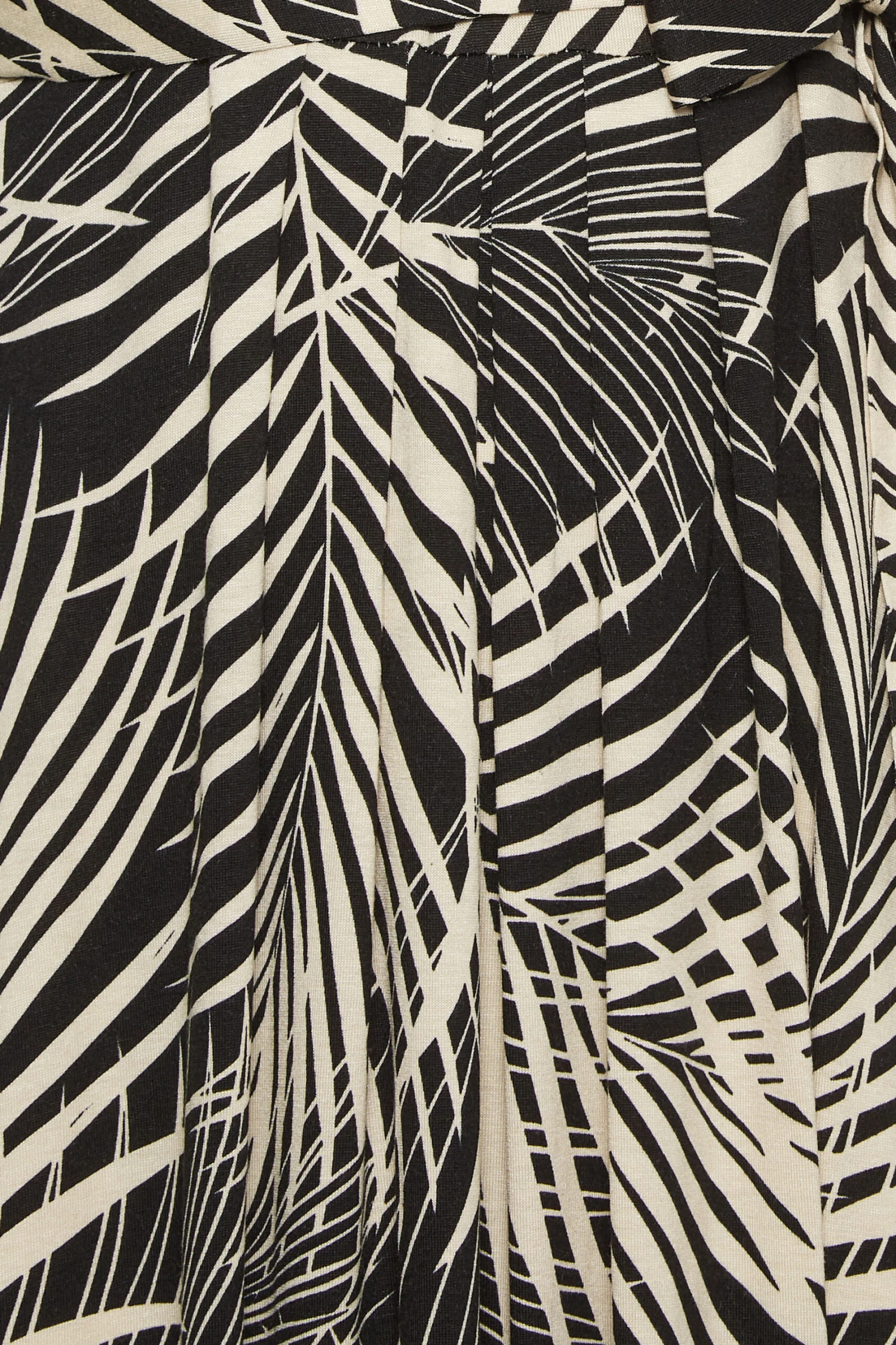 YOURS Curve Black Leaf Print Wrap Dress 4 YOURS Curve Black Leaf Print Wrap Dress - Image 4