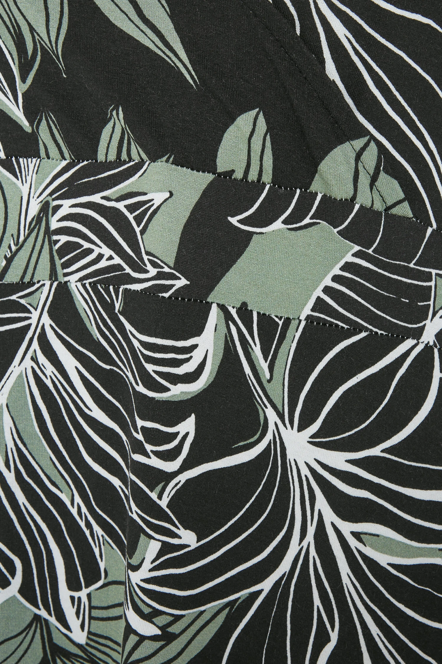 YOURS Curve Black Leaf Print V-Neck Midaxi Dress 4 YOURS Curve Black Leaf Print V-Neck Midaxi Dress - Image 4