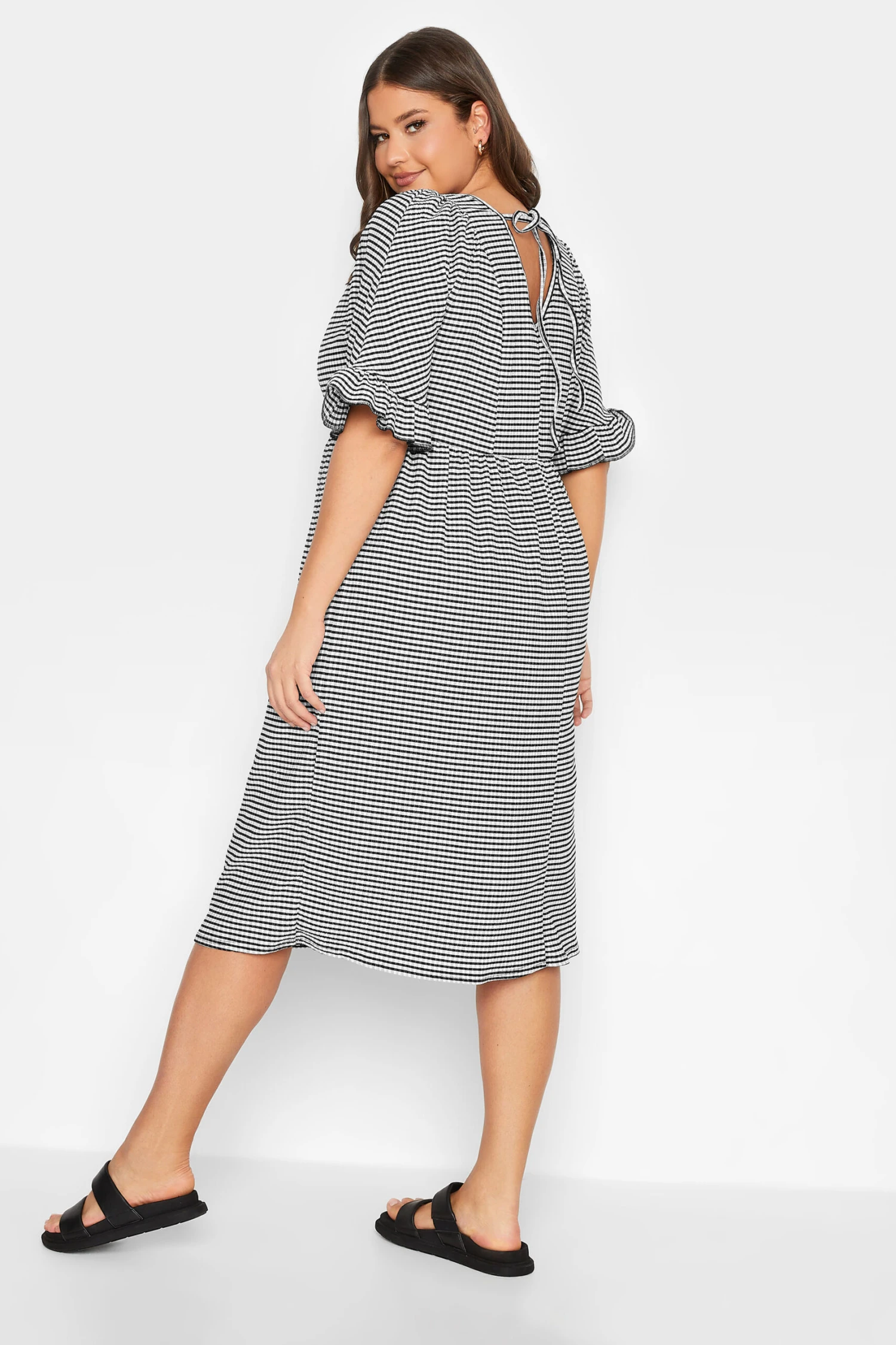 YOURS Curve Black Gingham Textured Smock Midi Dress 2 YOURS Curve Black Gingham Textured Smock Midi Dress - Image 2