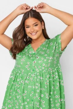 YOURS Curve Green Daisy Print Button Through Smock Top 8 YOURS Curve Green Daisy Print Button Through Smock Top -Saga Dresses Shop 623f5768 5ba9 48 320099 D