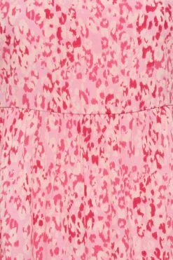 LIMITED COLLECTION Curve Pink Animal Print Puff Sleeve Top 9 LIMITED COLLECTION Curve Pink Animal Print Puff Sleeve Top -Saga Dresses Shop 70af2598 7345 49 215518 Z