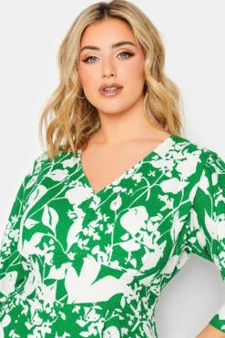 YOURS Curve Green Floral Split Front Dress 8 YOURS Curve Green Floral Split Front Dress -Saga Dresses Shop 710d1474 db3b 4a 301904 D