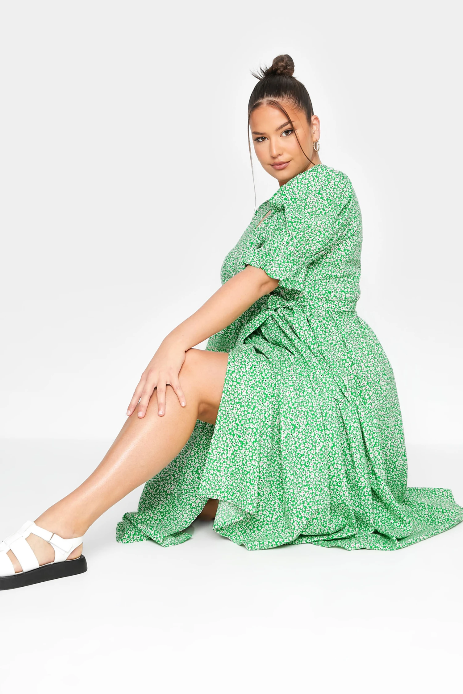 LIMITED COLLECTION Curve Green Ditsy Wrap Dress 3 LIMITED COLLECTION Curve Green Ditsy Wrap Dress - Image 3