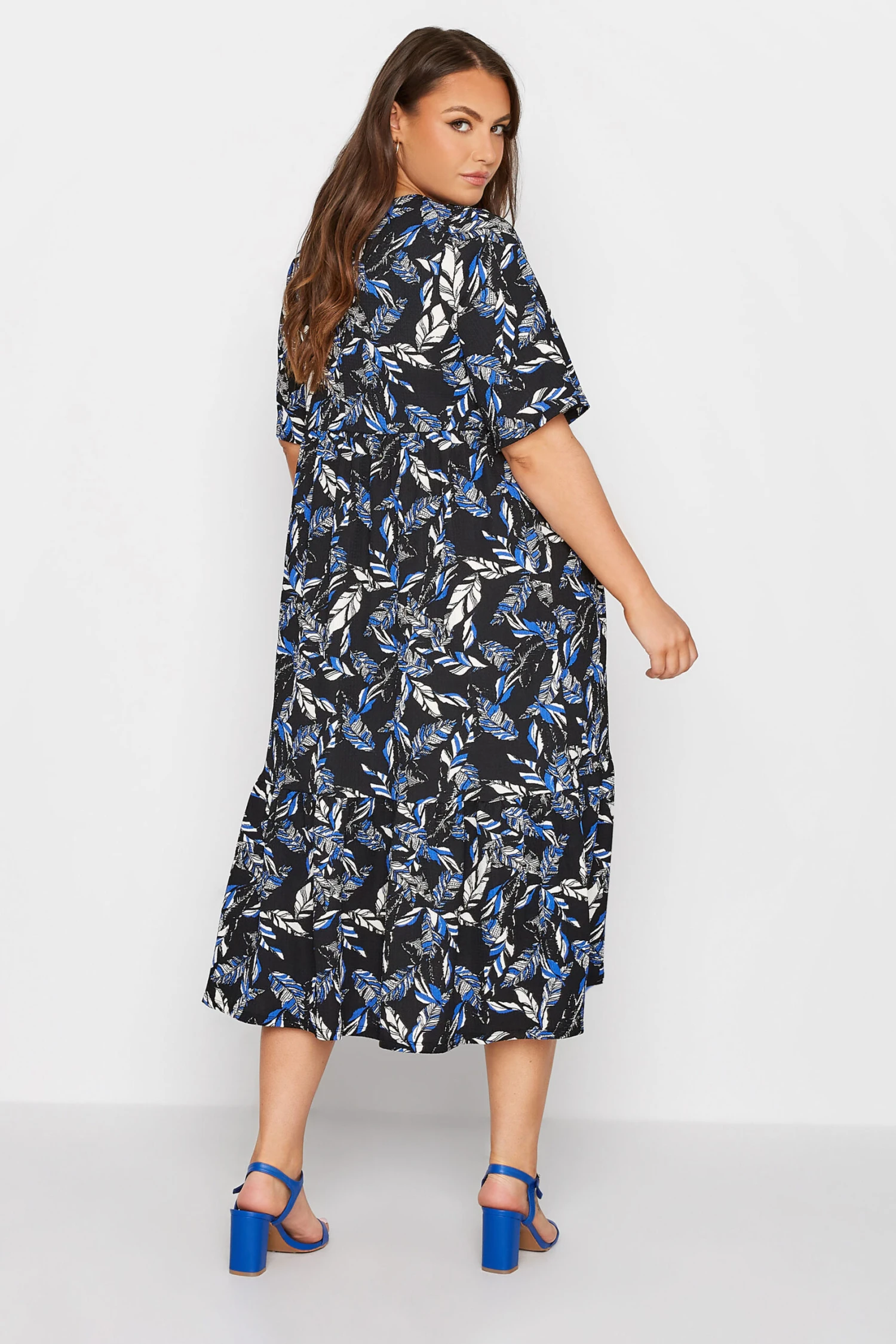 YOURS Curve Black Floral Print Tiered Midi Dress 2 YOURS Curve Black Floral Print Tiered Midi Dress - Image 2