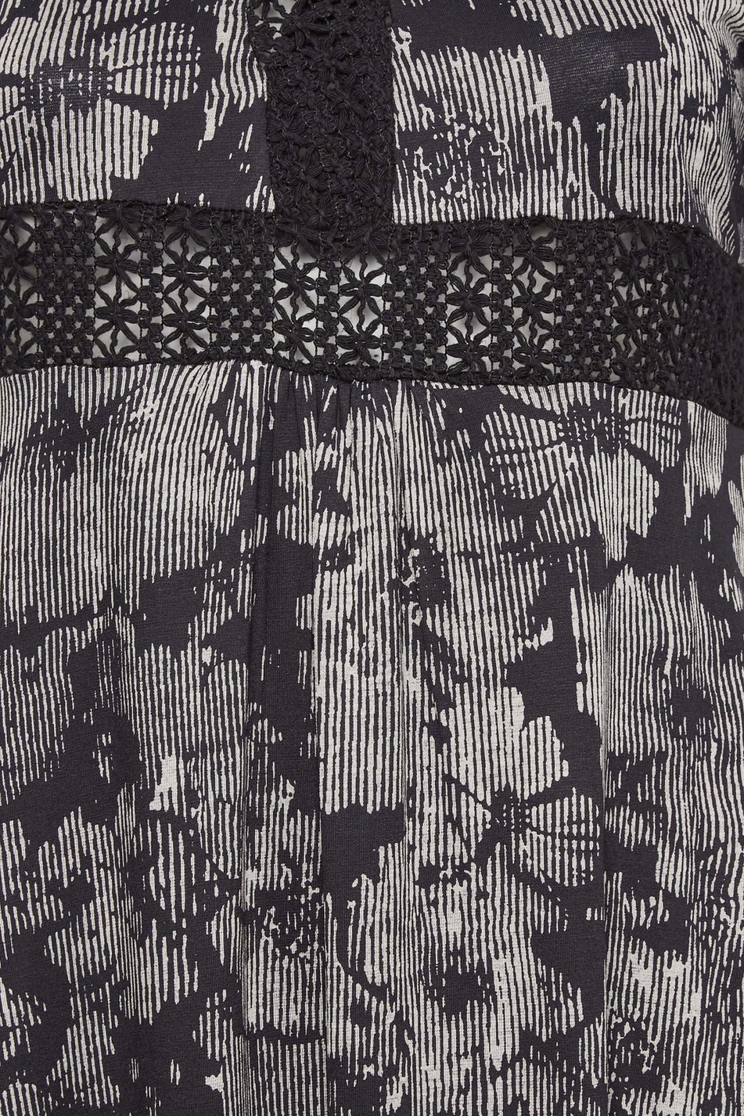 YOURS Curve Black Floral V-Neck Lace Dress 4 YOURS Curve Black Floral V-Neck Lace Dress - Image 4