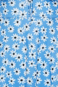 YOURS PETITE Curve Blue Daisy Print Ruched Front Dress 9 YOURS PETITE Curve Blue Daisy Print Ruched Front Dress -Saga Dresses Shop 851c06af 2511 4b 174547 Z