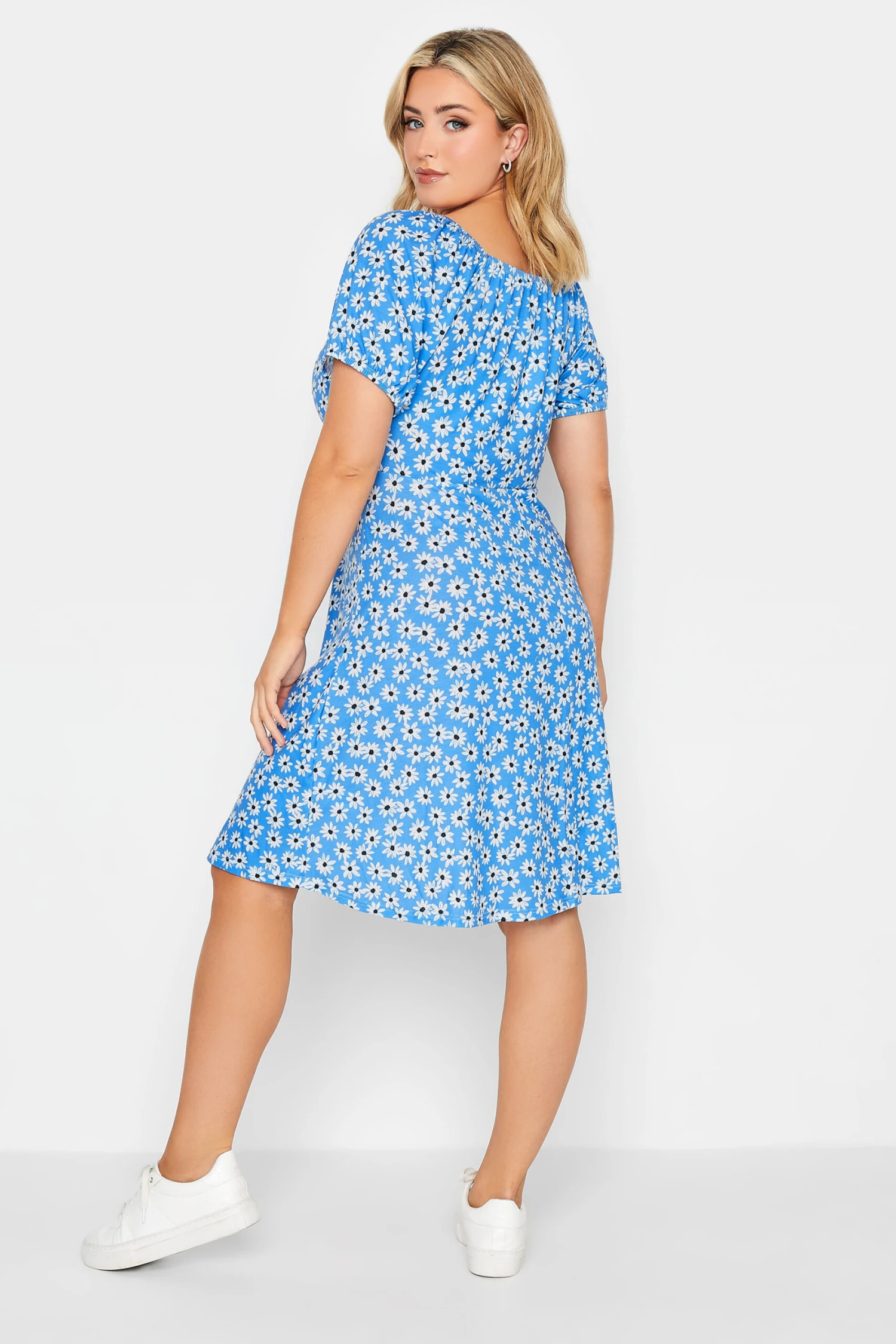 YOURS PETITE Curve Blue Daisy Print Ruched Front Dress 2 YOURS PETITE Curve Blue Daisy Print Ruched Front Dress - Image 2