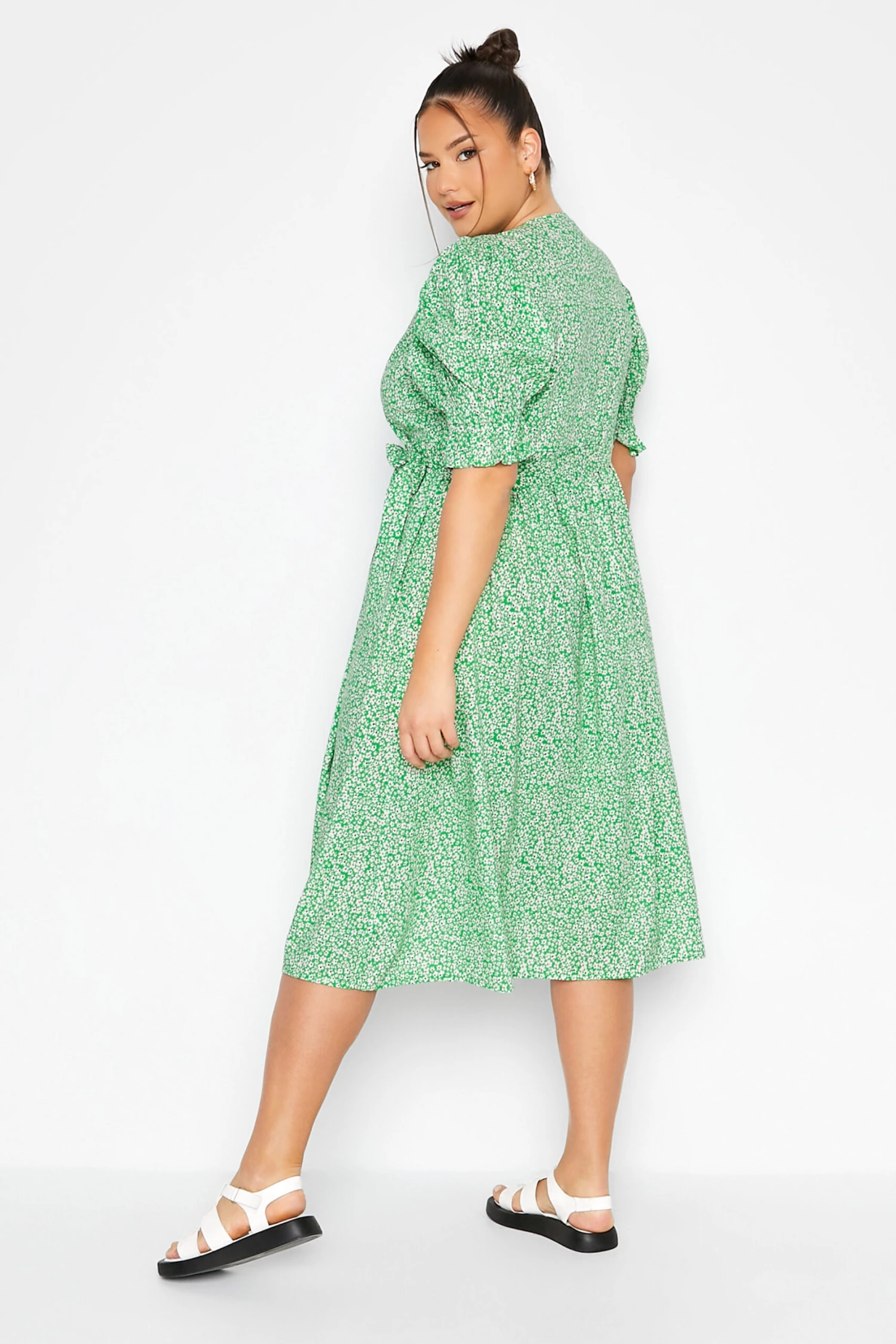 LIMITED COLLECTION Curve Green Ditsy Wrap Dress 2 LIMITED COLLECTION Curve Green Ditsy Wrap Dress - Image 2