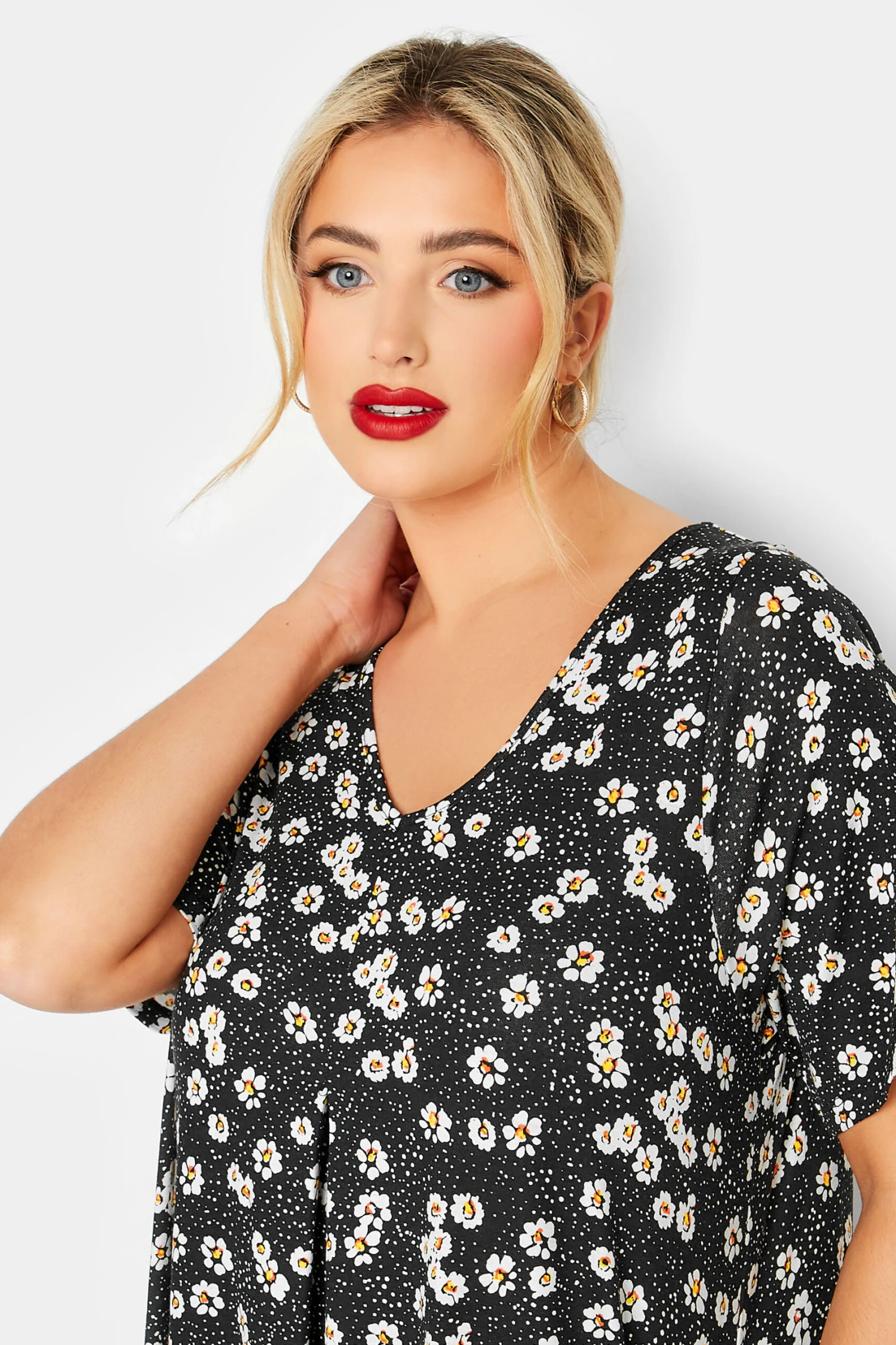 YOURS Curve Black Pleat Front Daisy Maxi Dress 3 YOURS Curve Black Pleat Front Daisy Maxi Dress - Image 3