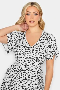 YOURS PETITE Curve White Dalmatian Print Midi Tea Dress 8 YOURS PETITE Curve White Dalmatian Print Midi Tea Dress -Saga Dresses Shop c0b1ca57 2bcd 43 174504 D