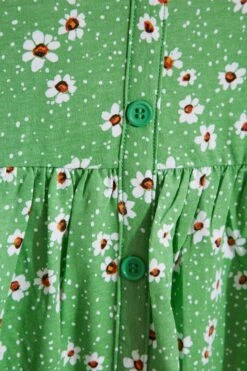 YOURS Curve Green Daisy Print Button Through Smock Top 9 YOURS Curve Green Daisy Print Button Through Smock Top -Saga Dresses Shop c43b64cd 9666 4e 320099 Z