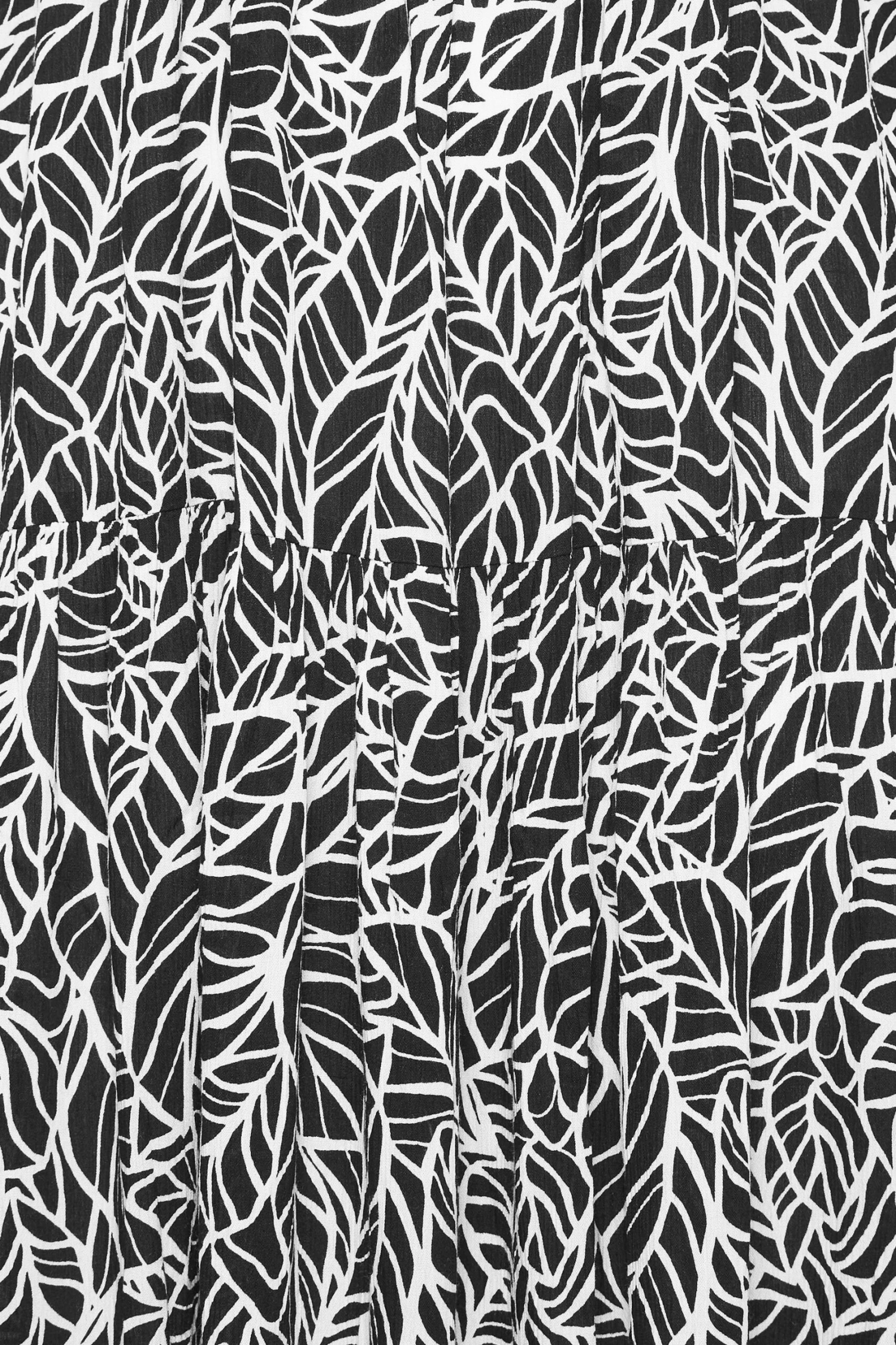 YOURS Curve Black Leaf Print Shirred Maxi Dress 4 YOURS Curve Black Leaf Print Shirred Maxi Dress - Image 4