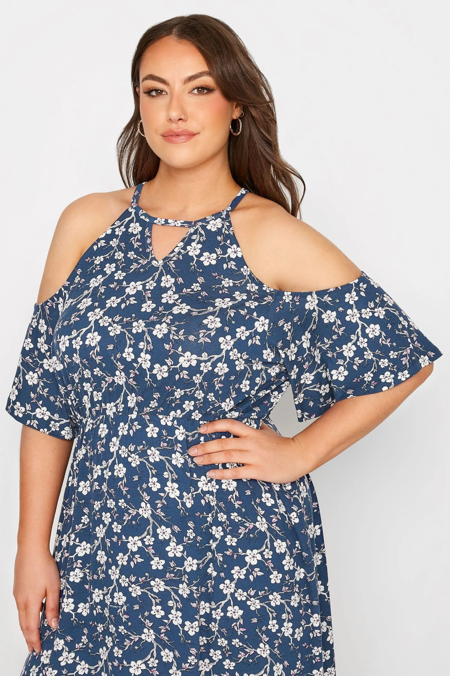 YOURS Curve Blue Floral Cold Shoulder Dress 3 YOURS Curve Blue Floral Cold Shoulder Dress - Image 3