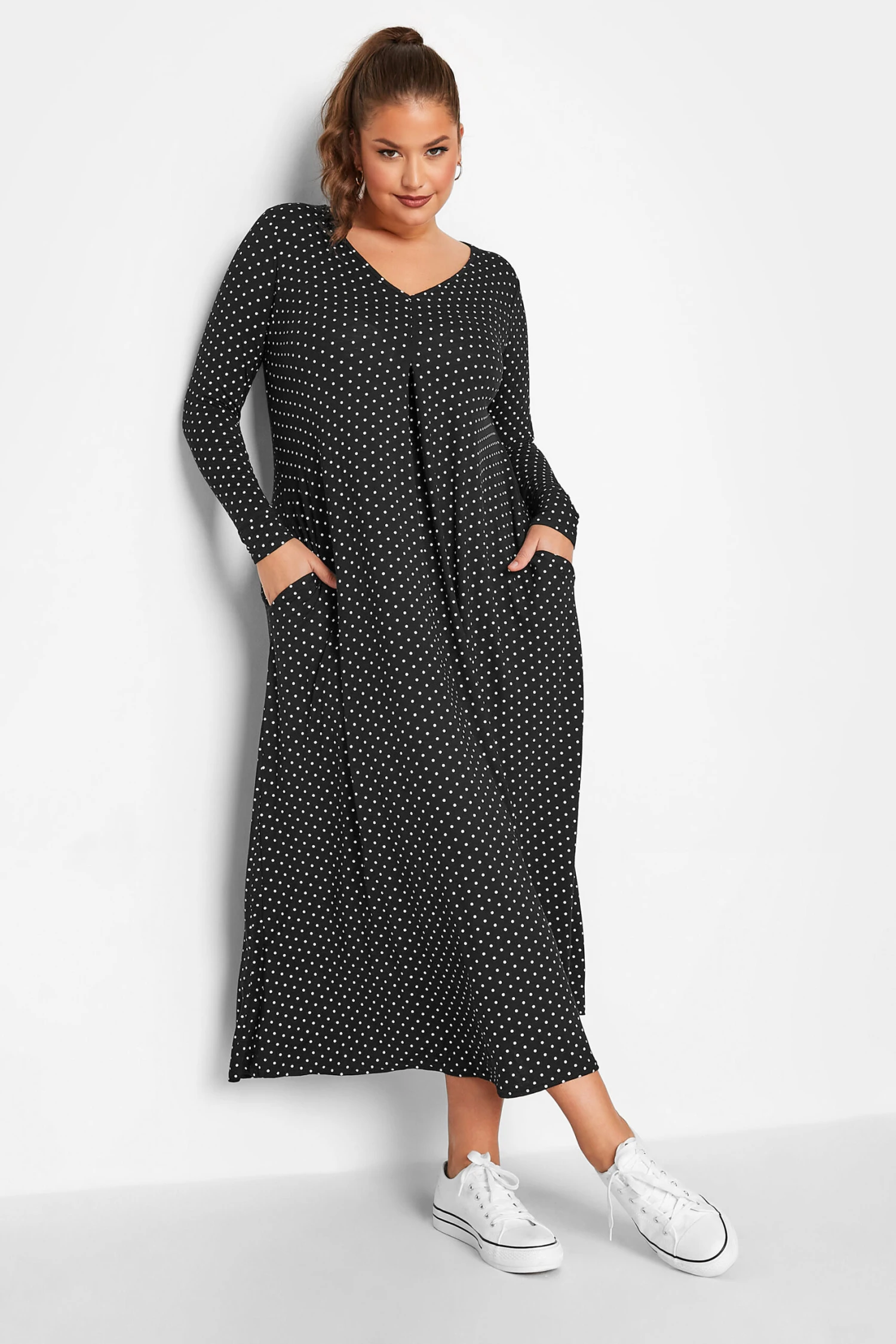 LIMITED COLLECTION Curve Black Polka Dot Pleat Front Dress 1 LIMITED COLLECTION Curve Black Polka Dot Pleat Front Dress