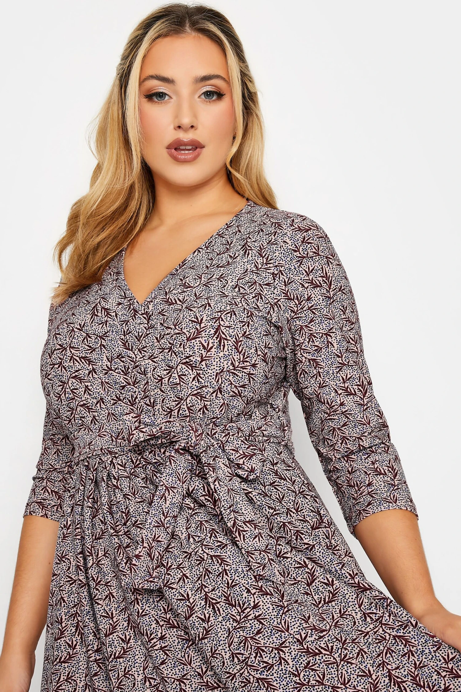 YOURS Curve Red & White Leaf Print Wrap Maxi Dress 3 YOURS Curve Red & White Leaf Print Wrap Maxi Dress - Image 3