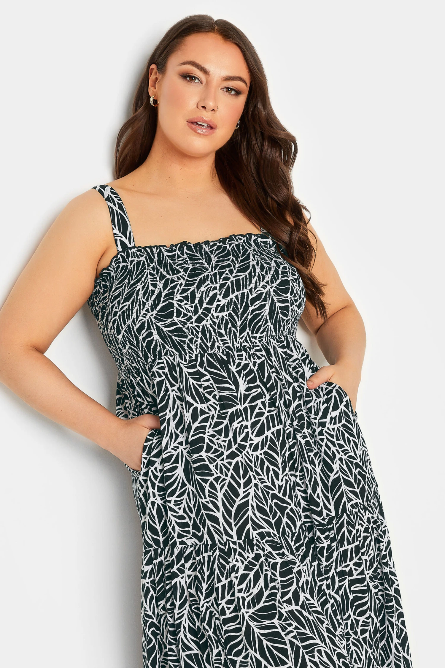 YOURS Curve Black Leaf Print Shirred Maxi Dress 3 YOURS Curve Black Leaf Print Shirred Maxi Dress - Image 3